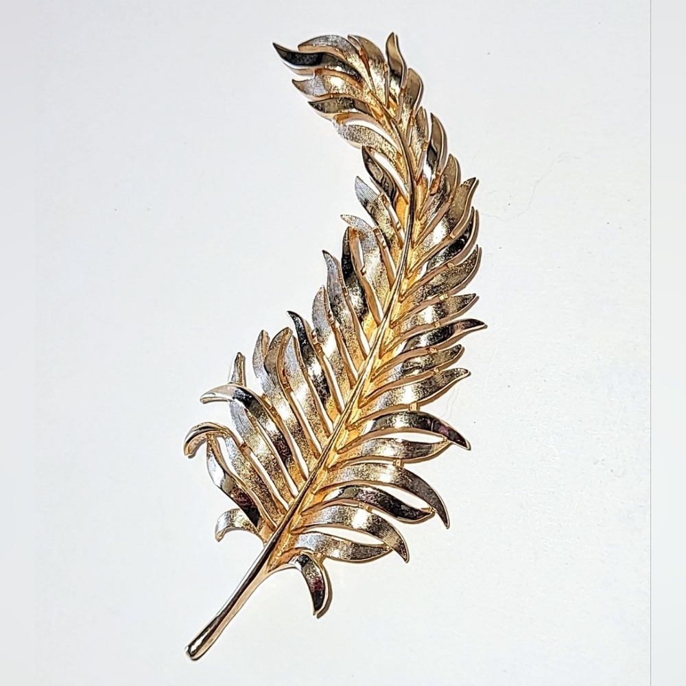 CROWN TRIFARI GOLDEN LEAF or FEATHER BROOCH - 3 1/2" LONG